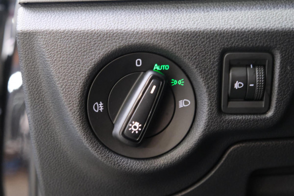 Škoda Kamiq 1.0 TSI Ambition Automaat - N.A.P. Airco, Cruise, Navi, Pano.