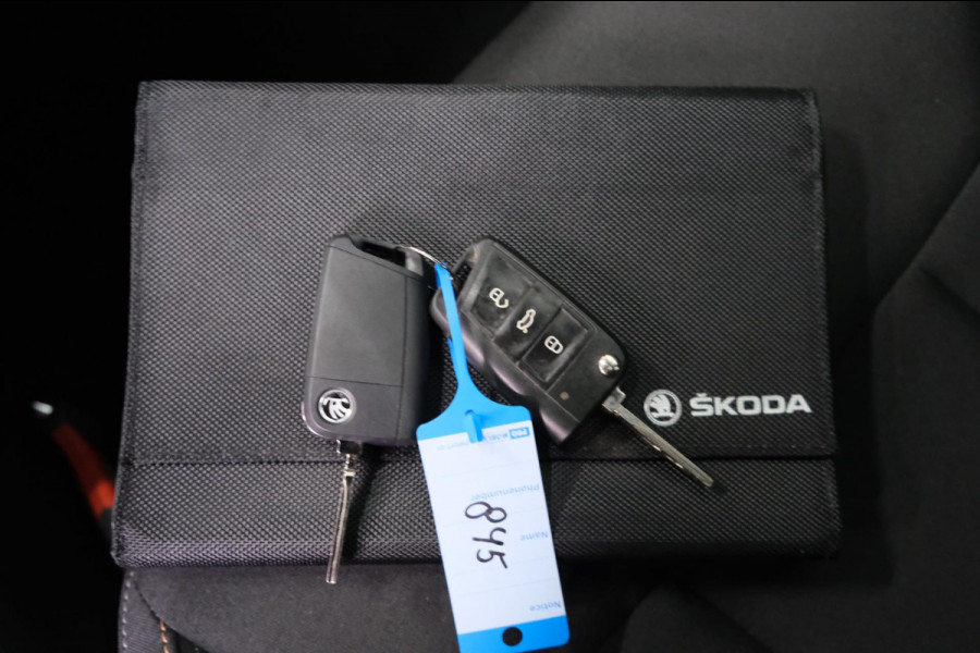 Škoda Kamiq 1.0 TSI Ambition Automaat - N.A.P. Airco, Cruise, Navi, Pano.