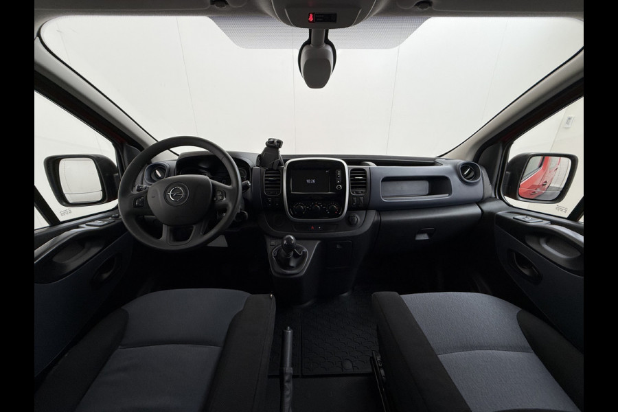 Opel Vivaro D126PK Dubbele Cabine 5-Persoons L2H1 Trekhaak Camera Navi Airco Cruise Control Pdc Sport EcoFlex 1.6CDTI Euro 6 Betonplex Vloer Wandbetimmering Schuifdeur Regen-Lichtsensor 1e Eigenaar Origineel Nederlandse Auto Dealeronderhouden 2.000kg trekvermogen