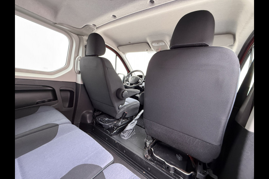 Opel Vivaro D126PK Dubbele Cabine 5-Persoons L2H1 Trekhaak Camera Navi Airco Cruise Control Pdc Sport EcoFlex 1.6CDTI Euro 6 Betonplex Vloer Wandbetimmering Schuifdeur Regen-Lichtsensor 1e Eigenaar Origineel Nederlandse Auto Dealeronderhouden 2.000kg trekvermogen