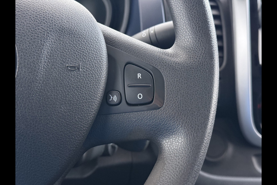 Opel Vivaro D126PK Dubbele Cabine 5-Persoons L2H1 Trekhaak Camera Navi Airco Cruise Control Pdc Sport EcoFlex 1.6CDTI Euro 6 Betonplex Vloer Wandbetimmering Schuifdeur Regen-Lichtsensor 1e Eigenaar Origineel Nederlandse Auto Dealeronderhouden 2.000kg trekvermogen