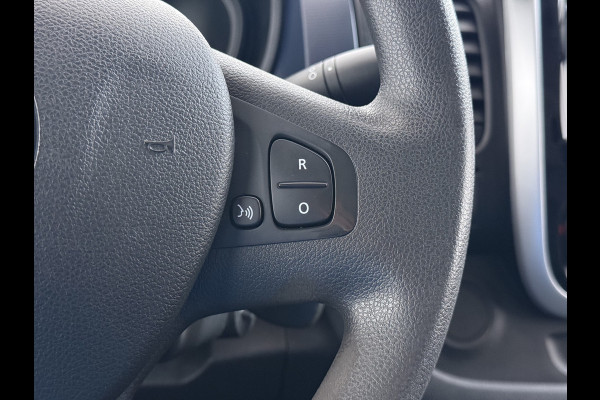 Opel Vivaro D126PK Dubbele Cabine 5-Persoons L2H1 Trekhaak Camera Navi Airco Cruise Control Pdc Sport EcoFlex 1.6CDTI Euro 6 Betonplex Vloer Wandbetimmering Schuifdeur Regen-Lichtsensor 1e Eigenaar Origineel Nederlandse Auto Dealeronderhouden 2.000kg trekvermogen