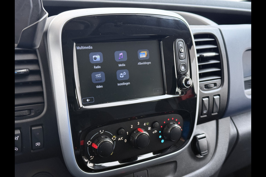 Opel Vivaro D126PK Dubbele Cabine 5-Persoons L2H1 Trekhaak Camera Navi Airco Cruise Control Pdc Sport EcoFlex 1.6CDTI Euro 6 Betonplex Vloer Wandbetimmering Schuifdeur Regen-Lichtsensor 1e Eigenaar Origineel Nederlandse Auto Dealeronderhouden 2.000kg trekvermogen