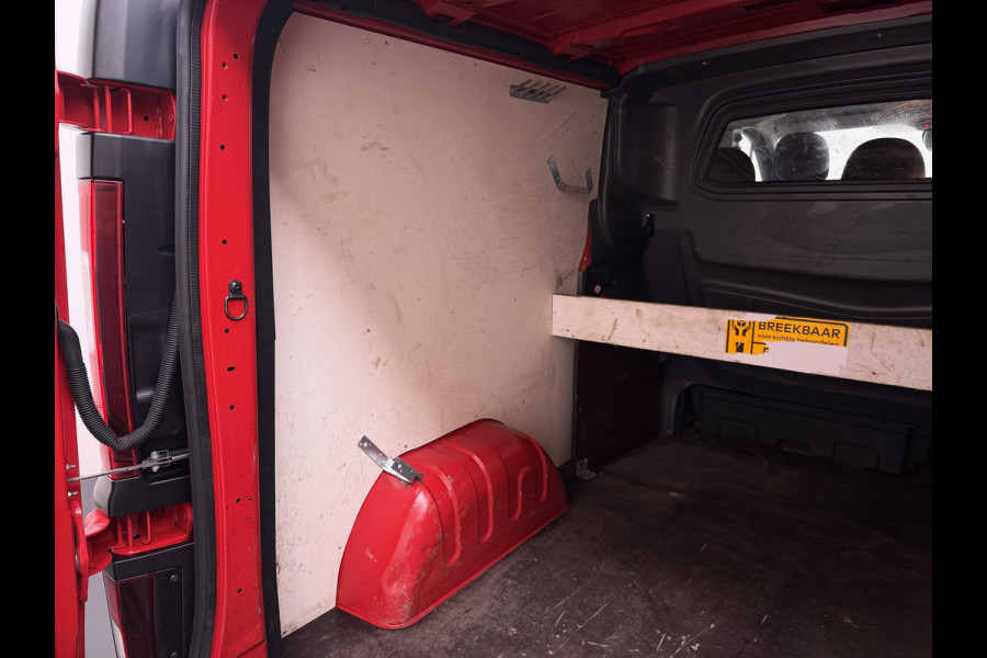 Opel Vivaro D126PK Dubbele Cabine 5-Persoons L2H1 Trekhaak Camera Navi Airco Cruise Control Pdc Sport EcoFlex 1.6CDTI Euro 6 Betonplex Vloer Wandbetimmering Schuifdeur Regen-Lichtsensor 1e Eigenaar Origineel Nederlandse Auto Dealeronderhouden 2.000kg trekvermogen