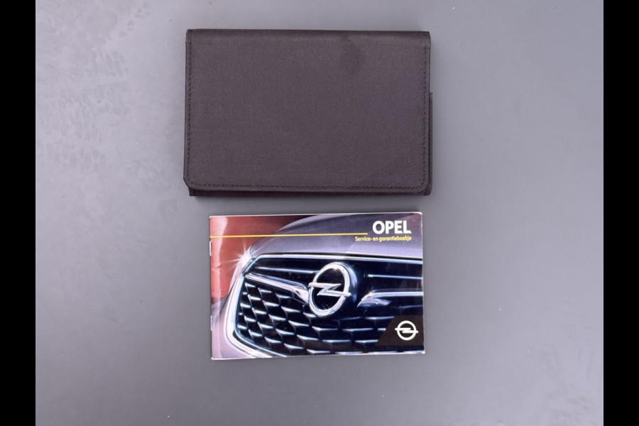 Opel Vivaro D126PK Dubbele Cabine 5-Persoons L2H1 Trekhaak Camera Navi Airco Cruise Control Pdc Sport EcoFlex 1.6CDTI Euro 6 Betonplex Vloer Wandbetimmering Schuifdeur Regen-Lichtsensor 1e Eigenaar Origineel Nederlandse Auto Dealeronderhouden 2.000kg trekvermogen