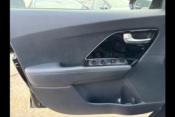 Kia e-Niro Aut. DynamicLine 64 kWh 3-Phase | Navi | Camera | Stoel Verwarming |