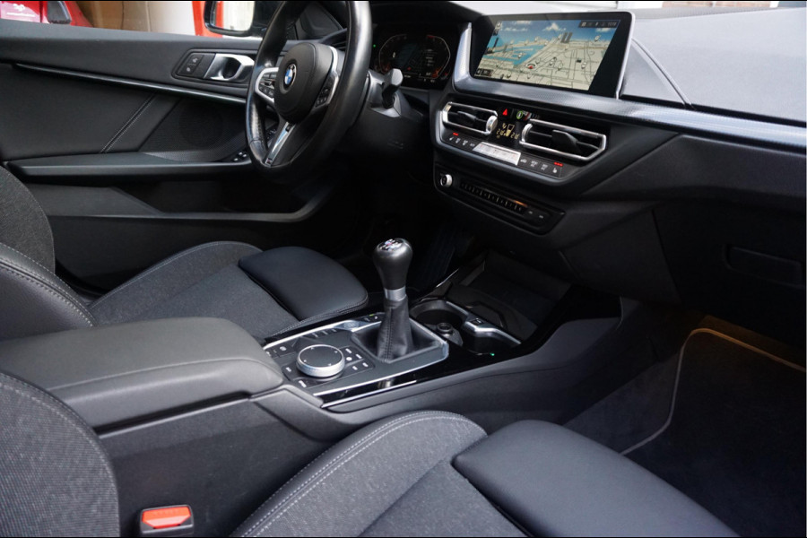 BMW 2 Serie Gran Coupé 218i | Panoramadak | Leer | Sportstoelen | M-Sport accenten | Verwarmd Sportstuur | Stoelverwarming | BMW onderhouden | 2/2026 beurt gehad |