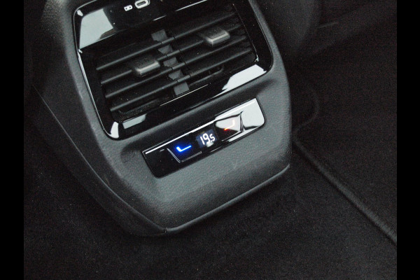 Volkswagen ID.4 Family 77 kWh | Panoramadak | Camera | Sfeerverlichting | Apple Carplay | Cruise Control |