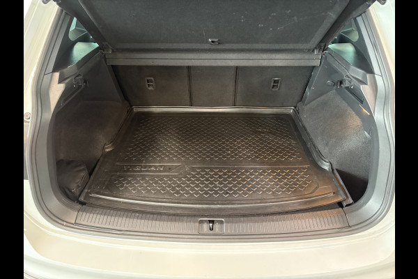 Volkswagen Tiguan 1.5 TSi 150pk DSG Highline Business R-Line CAMERA/VIRTUAL/20INCH/ORYX WHITE PEARL