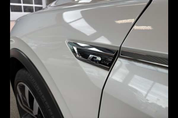 Volkswagen Tiguan 1.5 TSi 150pk DSG Highline Business R-Line CAMERA/VIRTUAL/20INCH/ORYX WHITE PEARL