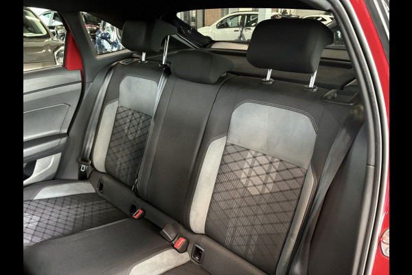 Volkswagen Taigo 1.0 TSi DSG R-Line Business SCHUIFDAK/KEYLESS/CAMERA/18INCH/DODEHOEK/ADAPT.CRUISE