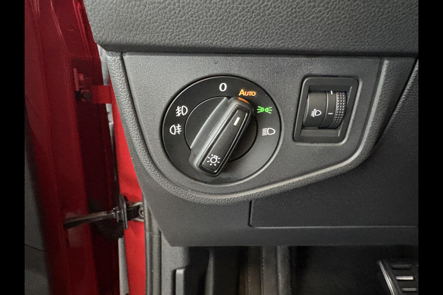 Volkswagen Taigo 1.0 TSi DSG R-Line Business SCHUIFDAK/KEYLESS/CAMERA/18INCH/DODEHOEK/ADAPT.CRUISE