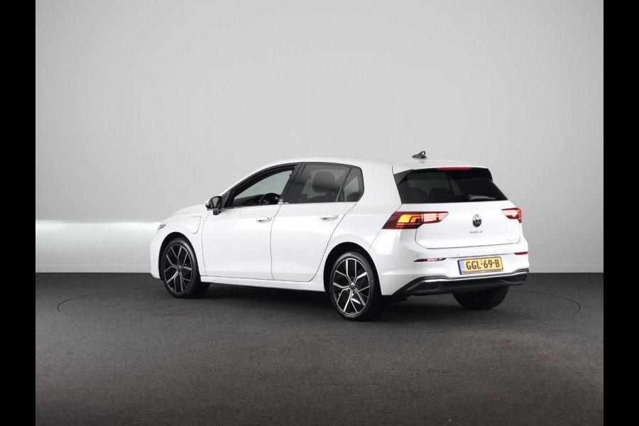 Volkswagen Golf 1.5 eHybrid 50 Edition 204 PK | Automaat (DSG) | Navigatie | Camera | 18 Inch | Verlengde garantie