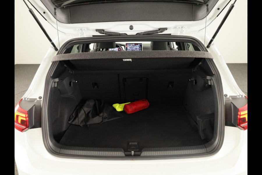 Volkswagen Golf 1.5 eHybrid 50 Edition 204 PK | Automaat (DSG) | Navigatie | Camera | 18 Inch | Verlengde garantie