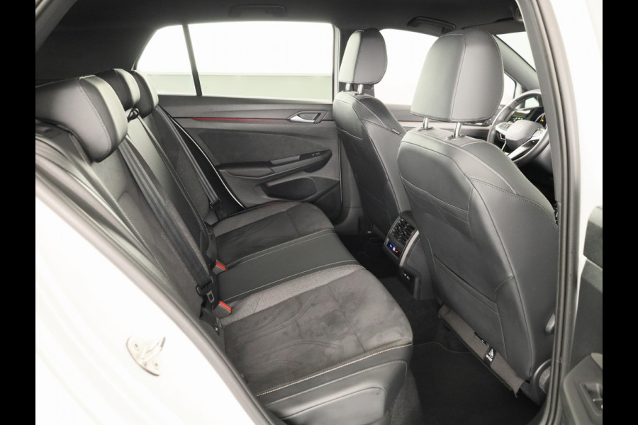 Volkswagen Golf 1.5 eHybrid 50 Edition 204 PK | Automaat (DSG) | Navigatie | Camera | 18 Inch | Verlengde garantie