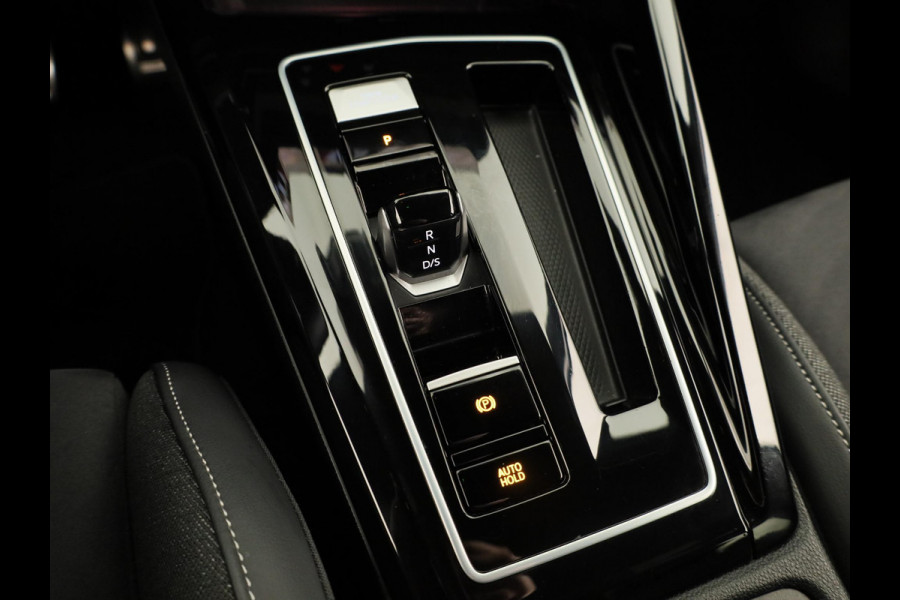 Volkswagen Golf 1.5 eHybrid 50 Edition 204 PK | Automaat (DSG) | Navigatie | Camera | 18 Inch | Verlengde garantie