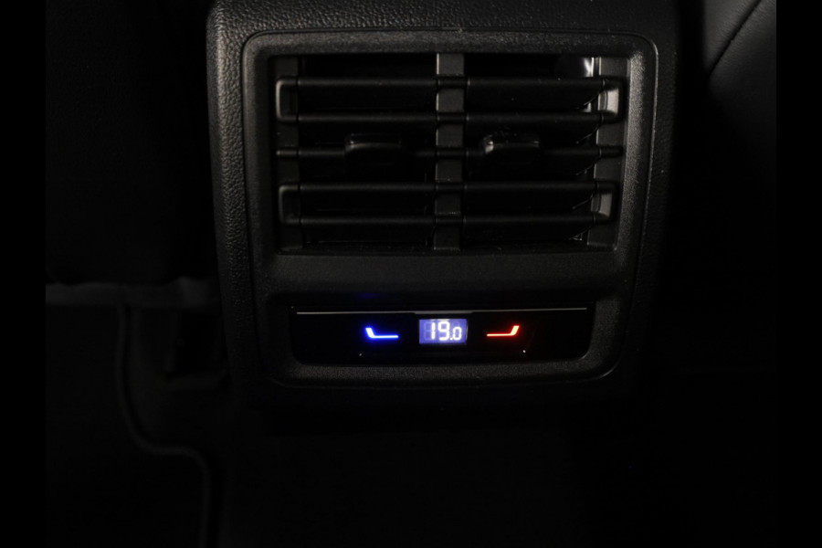 Volkswagen Golf 1.5 eHybrid 50 Edition 204 PK | Automaat (DSG) | Navigatie | Camera | 18 Inch | Verlengde garantie