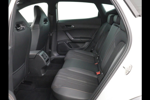 CUPRA Formentor 1.4 eHybrid VZ | 245pk | Adaptive cruise | Stuurverwarming | Carplay | Sfeerverlichting | Camera | Sportstoelen | Full LED | Half leder | Navigatie | Keyless | PHEV | Plug In