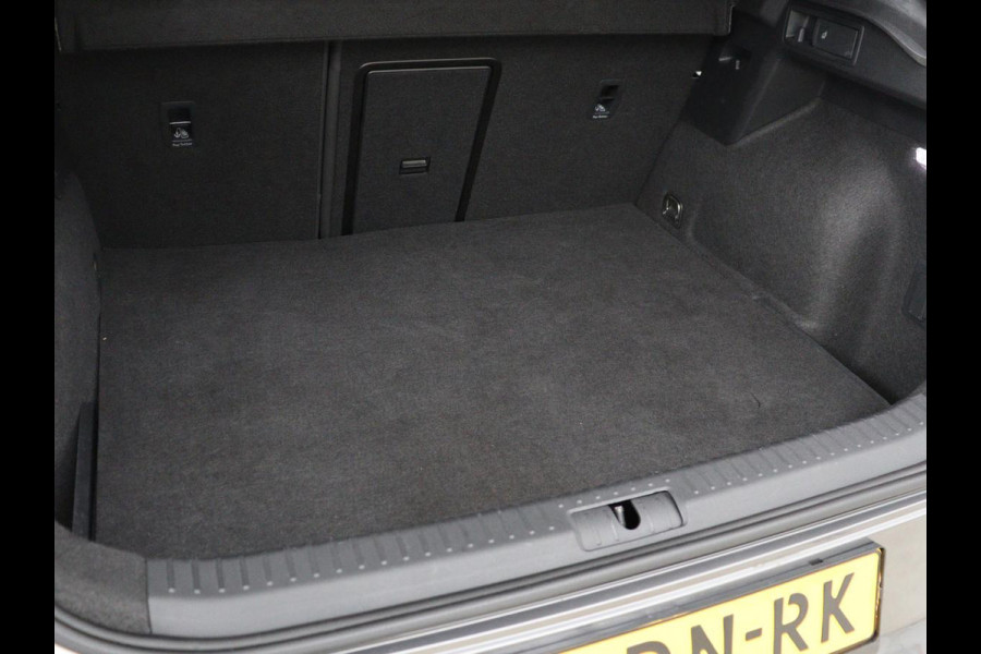 CUPRA Formentor 1.4 eHybrid VZ | 245pk | Adaptive cruise | Stuurverwarming | Carplay | Sfeerverlichting | Camera | Sportstoelen | Full LED | Half leder | Navigatie | Keyless | PHEV | Plug In