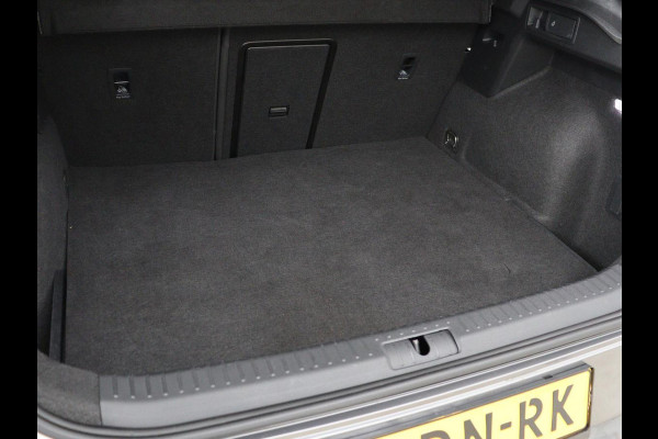 CUPRA Formentor 1.4 eHybrid VZ | 245pk | Adaptive cruise | Stuurverwarming | Carplay | Sfeerverlichting | Camera | Sportstoelen | Full LED | Half leder | Navigatie | Keyless | PHEV | Plug In