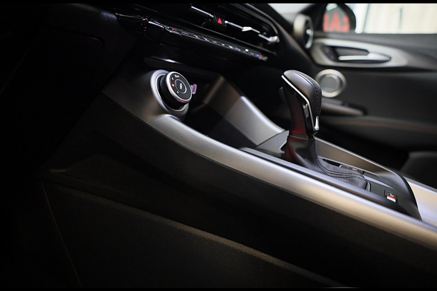 Alfa Romeo Tonale 1.5T Hybrid Veloce / 160 PK / Acc / Leder / Navi / 360 Camera / HK / Sfeerverlichting / Dode Hoek / Lane Assist