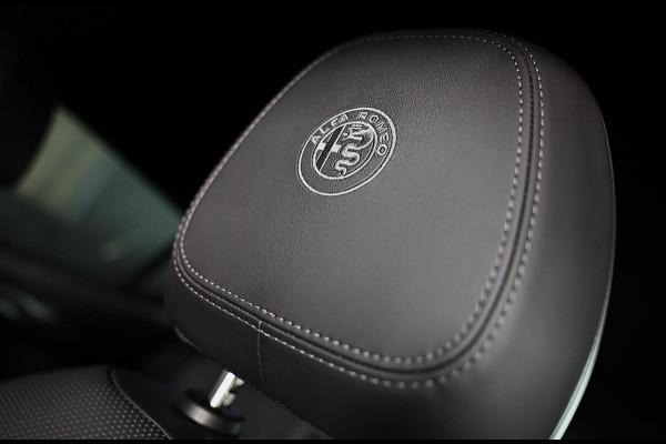 Alfa Romeo Tonale 1.5T Hybrid Veloce / 160 PK / Acc / Leder / Navi / 360 Camera / HK / Sfeerverlichting / Dode Hoek / Lane Assist