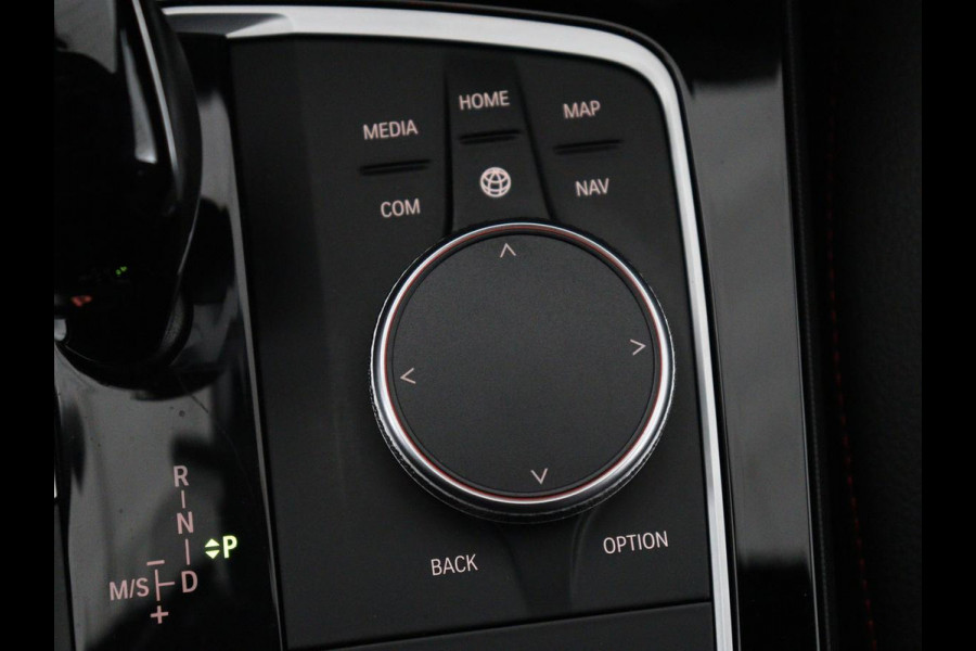 BMW 1-serie 128ti M Sport | 265pk | Panoramadak | Stoelverwarming | Carplay | Live Cockpit | Sportstoelen | Sfeerverlichting | Full LED | Parkeerhulp | Cruise control | Navigatie | Climate control