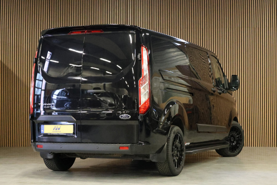 Ford Transit Custom 300 2.0 TDCI L2H1 Raptor Edition | CarPlay | Camera | Navigatie | Stoelverwarming | Trekhaak | 3-Zitter | DAB | PDC V+A | Nieuwe APK | NAP Logisch