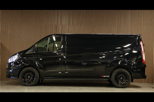 Ford Transit Custom 300 2.0 TDCI L2H1 Raptor Edition | CarPlay | Camera | Navigatie | Stoelverwarming | Trekhaak | 3-Zitter | DAB | PDC V+A | Nieuwe APK | NAP Logisch