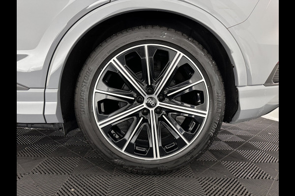 Audi Q4 e-tron 40 S-edition 77 kWh [ 3-Fase-11kW ] {SOH-89%} (INCL-BTW) *HEATPUMP | LEATHER-FABRIC | MATRIX-LED | ADAPTIVE-CRUISE | HEATED-SPORTSEATS | AMBIENTLIGHT | DIGI-COCKPIT | CAMERA | KEYLESS | DAB+ | NAVI-FULLMAP | TOWBAR | PRIVACYGLASS | 20"AL
