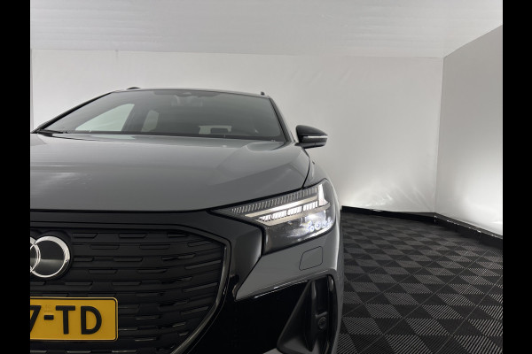 Audi Q4 e-tron 40 S-edition 77 kWh [ 3-Fase-11kW ] {SOH-89%} (INCL-BTW) *HEATPUMP | LEATHER-FABRIC | MATRIX-LED | ADAPTIVE-CRUISE | HEATED-SPORTSEATS | AMBIENTLIGHT | DIGI-COCKPIT | CAMERA | KEYLESS | DAB+ | NAVI-FULLMAP | TOWBAR | PRIVACYGLASS | 20"AL
