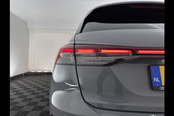 Audi Q4 e-tron 40 S-edition 77 kWh [ 3-Fase-11kW ] {SOH-89%} (INCL-BTW) *HEATPUMP | LEATHER-FABRIC | MATRIX-LED | ADAPTIVE-CRUISE | HEATED-SPORTSEATS | AMBIENTLIGHT | DIGI-COCKPIT | CAMERA | KEYLESS | DAB+ | NAVI-FULLMAP | TOWBAR | PRIVACYGLASS | 20"AL