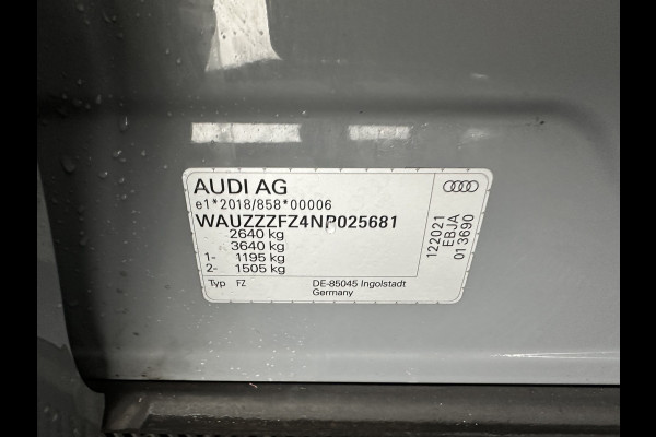 Audi Q4 e-tron 40 S-edition 77 kWh [ 3-Fase-11kW ] {SOH-89%} (INCL-BTW) *HEATPUMP | LEATHER-FABRIC | MATRIX-LED | ADAPTIVE-CRUISE | HEATED-SPORTSEATS | AMBIENTLIGHT | DIGI-COCKPIT | CAMERA | KEYLESS | DAB+ | NAVI-FULLMAP | TOWBAR | PRIVACYGLASS | 20"AL