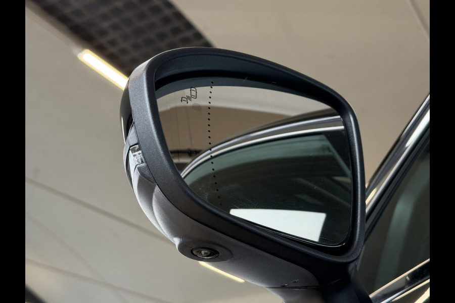 Renault Clio 1.0 TCe 92pk Aut | Intens | Groot Navi | Bose | 17" | Dode hoek | 360 | Stoel & Stuur verwarming | Volledig Renault Dealer onderhouden!