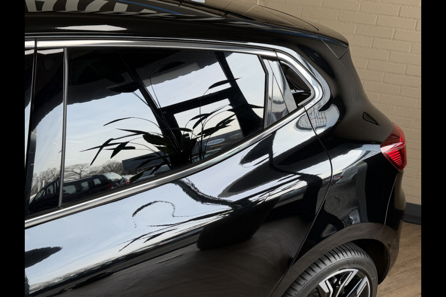 Renault Clio 1.0 TCe 92pk Aut | Intens | Groot Navi | Bose | 17" | Dode hoek | 360 | Stoel & Stuur verwarming | Volledig Renault Dealer onderhouden!