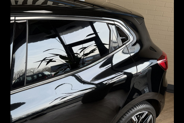 Renault Clio 1.0 TCe 92pk Aut | Intens | Groot Navi | Bose | 17" | Dode hoek | 360 | Stoel & Stuur verwarming | Volledig Renault Dealer onderhouden!