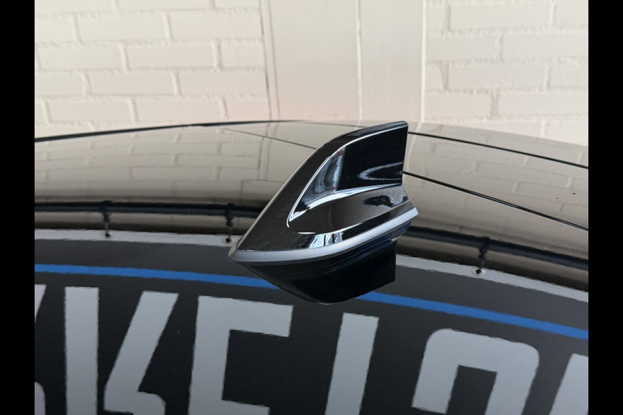 Renault Clio 1.0 TCe 92pk Aut | Intens | Groot Navi | Bose | 17" | Dode hoek | 360 | Stoel & Stuur verwarming | Volledig Renault Dealer onderhouden!