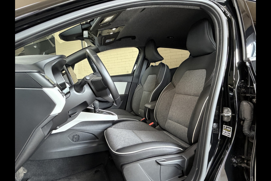 Renault Clio 1.0 TCe 92pk Aut | Intens | Groot Navi | Bose | 17" | Dode hoek | 360 | Stoel & Stuur verwarming | Volledig Renault Dealer onderhouden!