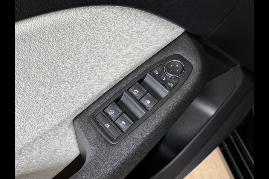 Renault Clio 1.0 TCe 92pk Aut | Intens | Groot Navi | Bose | 17" | Dode hoek | 360 | Stoel & Stuur verwarming | Volledig Renault Dealer onderhouden!