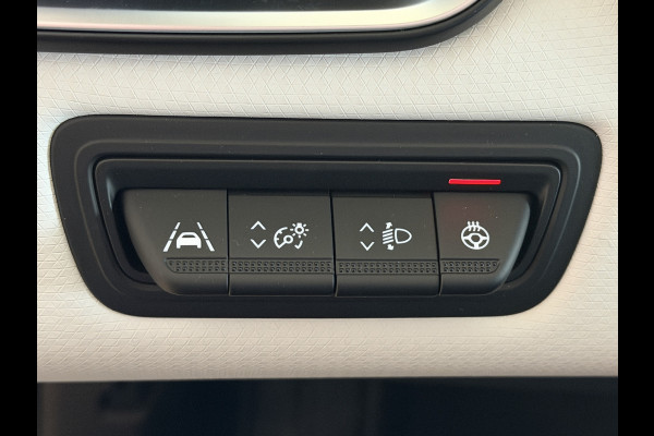 Renault Clio 1.0 TCe 92pk Aut | Intens | Groot Navi | Bose | 17" | Dode hoek | 360 | Stoel & Stuur verwarming | Volledig Renault Dealer onderhouden!