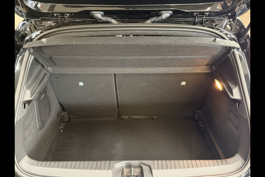 Renault Clio 1.0 TCe 92pk Aut | Intens | Groot Navi | Bose | 17" | Dode hoek | 360 | Stoel & Stuur verwarming | Volledig Renault Dealer onderhouden!