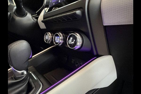 Renault Clio 1.0 TCe 92pk Aut | Intens | Groot Navi | Bose | 17" | Dode hoek | 360 | Stoel & Stuur verwarming | Volledig Renault Dealer onderhouden!