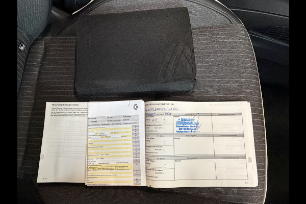 Renault Clio 1.0 TCe 92pk Aut | Intens | Groot Navi | Bose | 17" | Dode hoek | 360 | Stoel & Stuur verwarming | Volledig Renault Dealer onderhouden!