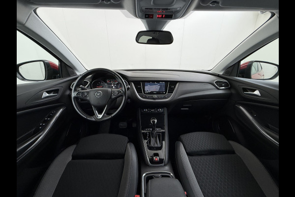 Opel Grandland X AUT-8 T131pk Innovation Trekhaak LED Navi 17"lm Keyless 1/2Leer AGR-Comfort-Stoel+Verwarmd Apple/Android Pdc Dab Ecc Tel. Isofix Mistlampen Priv.Glass Blindspot Lane-dep. Bordherk. Usb Bluetooth CruiseControl Licht-/Zichtpakket Elek.Inkl.spiegels Elek.Ramen Led 17''LM 1.2 Turbo Business Elegance NL-auto EURO 6 Origin.NLse auto Volledig Dealer onderhouden 1300kg trekvermogen € 39.000,- nieuw