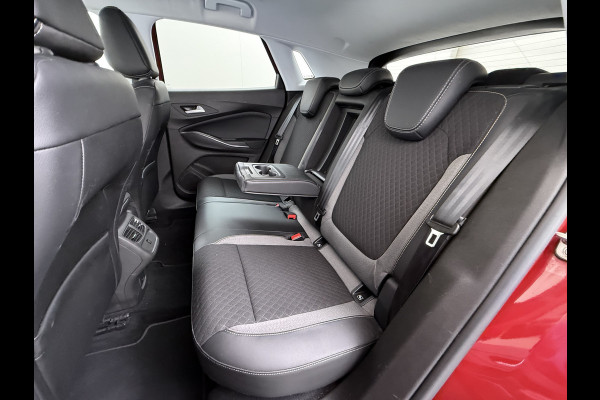 Opel Grandland X AUT-8 T131pk Innovation Trekhaak LED Navi 17"lm Keyless 1/2Leer AGR-Comfort-Stoel+Verwarmd Apple/Android Pdc Dab Ecc Tel. Isofix Mistlampen Priv.Glass Blindspot Lane-dep. Bordherk. Usb Bluetooth CruiseControl Licht-/Zichtpakket Elek.Inkl.spiegels Elek.Ramen Led 17''LM 1.2 Turbo Business Elegance NL-auto EURO 6 Origin.NLse auto Volledig Dealer onderhouden 1300kg trekvermogen € 39.000,- nieuw