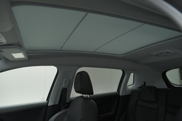 Peugeot 2008 PureTech 130 GT-Line | Allseason Banden | Panoramadak | Apple Carplay | Parkeersensoren