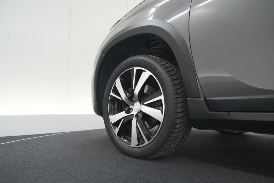 Peugeot 2008 PureTech 130 GT-Line | Allseason Banden | Panoramadak | Apple Carplay | Parkeersensoren