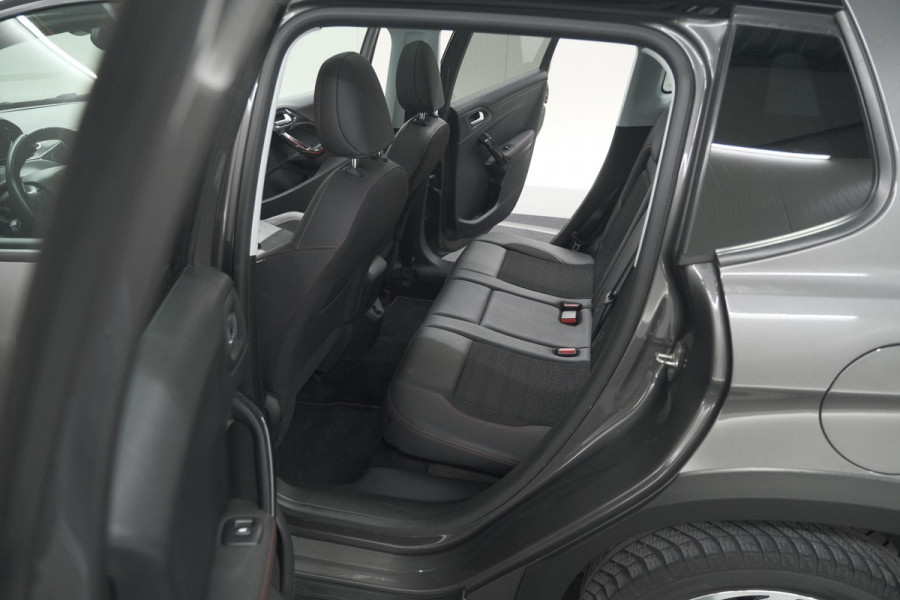Peugeot 2008 PureTech 130 GT-Line | Allseason Banden | Panoramadak | Apple Carplay | Parkeersensoren