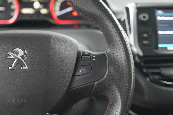 Peugeot 2008 PureTech 130 GT-Line | Allseason Banden | Panoramadak | Apple Carplay | Parkeersensoren