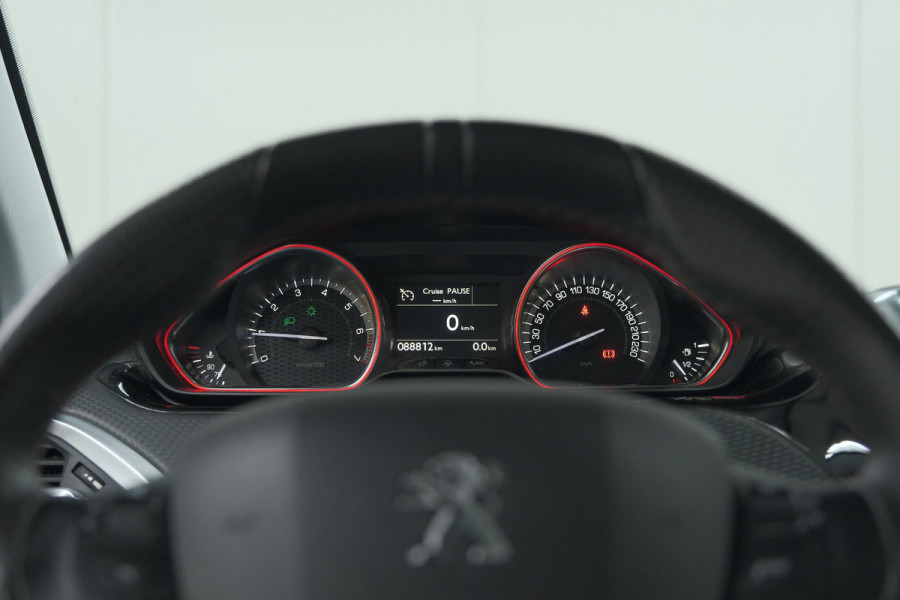 Peugeot 2008 PureTech 130 GT-Line | Allseason Banden | Panoramadak | Apple Carplay | Parkeersensoren